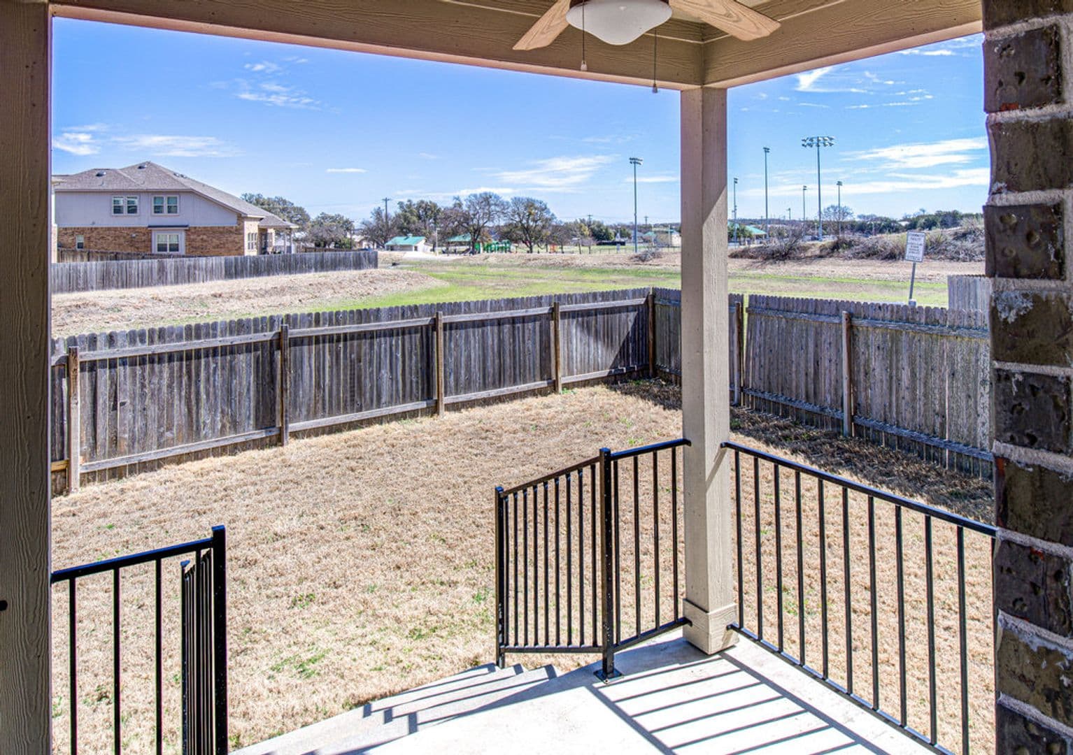Leander House: 508 Nogales Ln