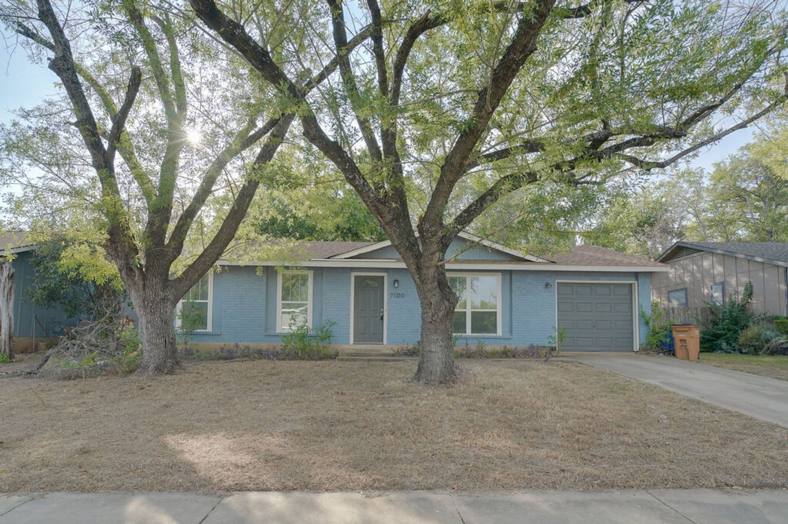 Austin House: 7100 Barnsdale Way - BAR