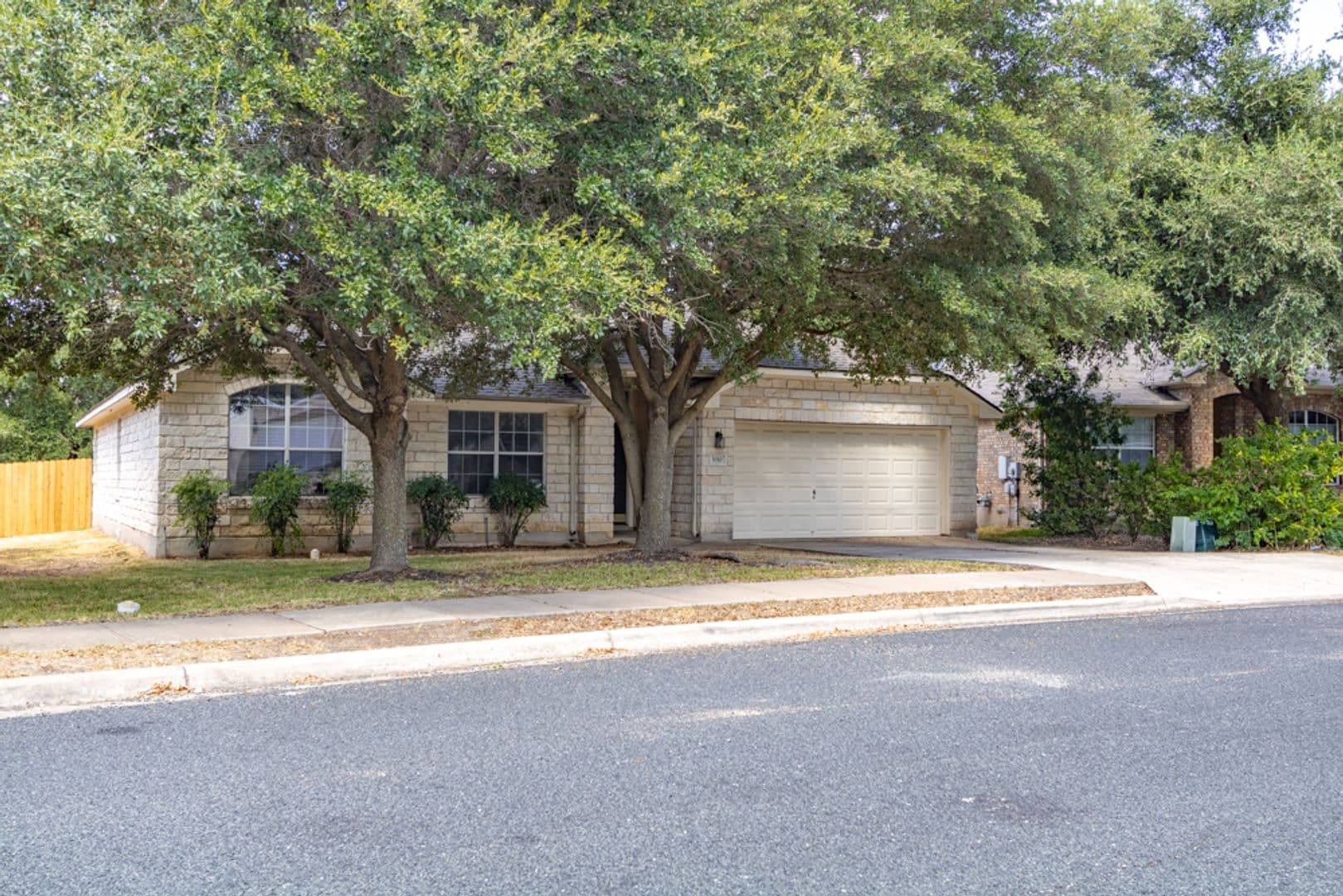 Round Rock House: 1010 Klondike Loop