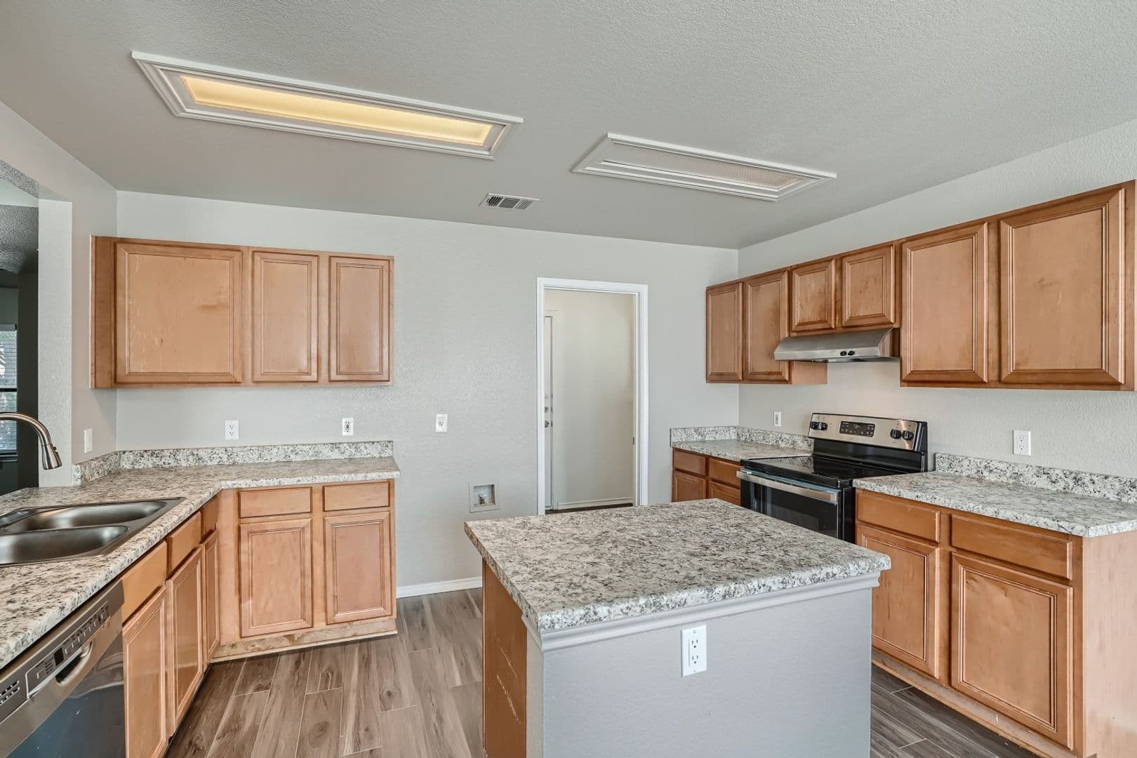 Round Rock House: 1211 Champion Dr