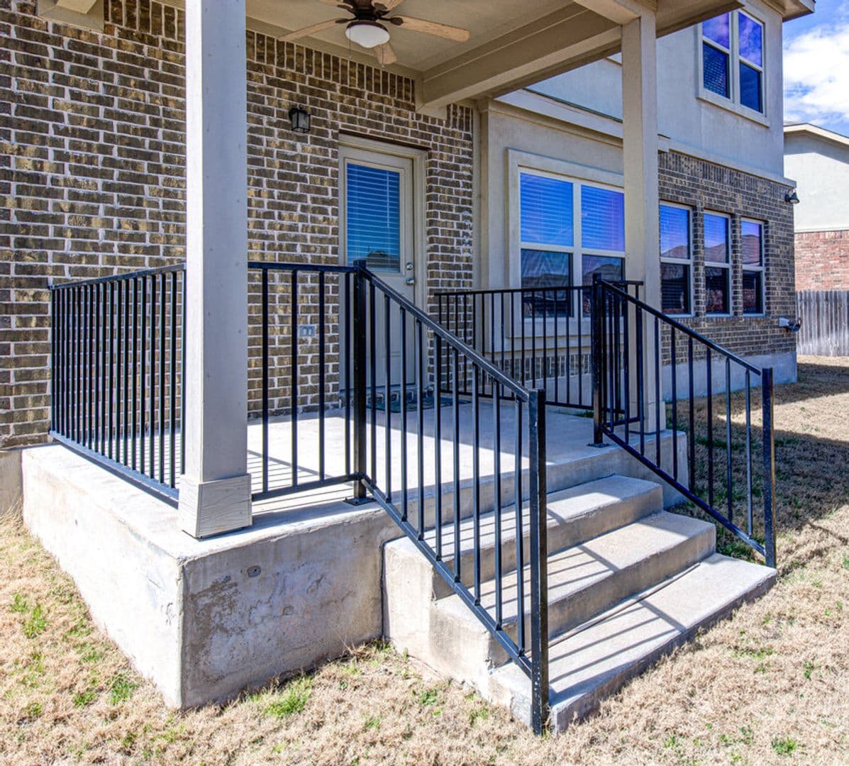 Leander House: 508 Nogales Ln
