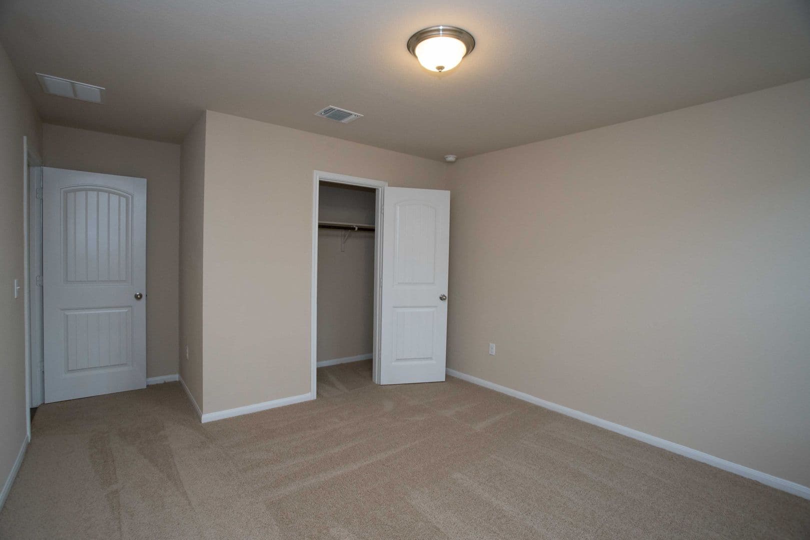 Hutto House: 142 Sulphur River Loop