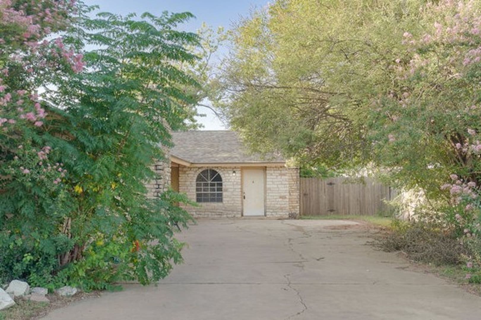 Round Rock Apartment: 1206 Westcott Dr