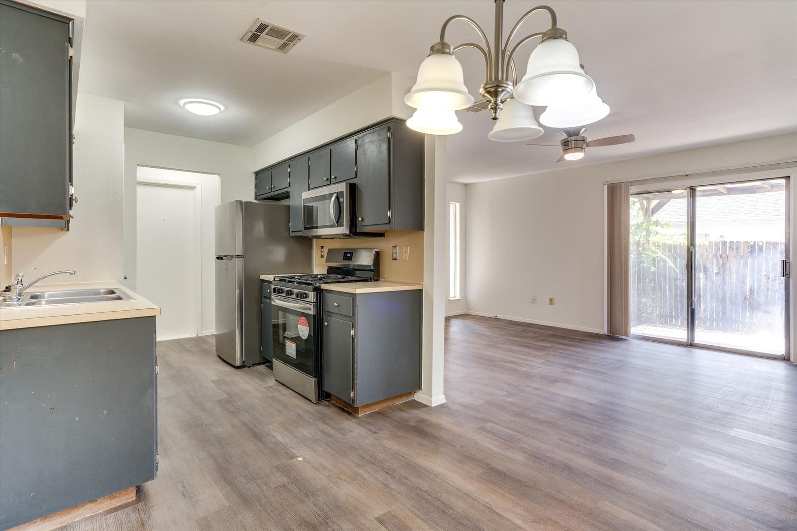 Round Rock House: 601 Misty Morning Way Unit #B