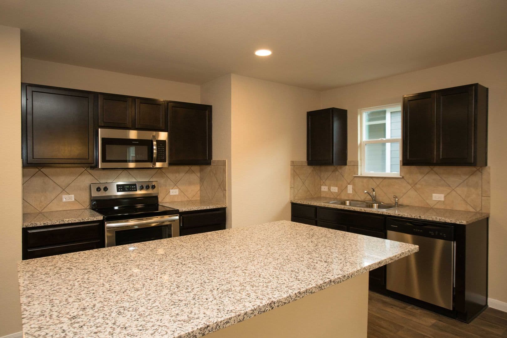Hutto House: 142 Sulphur River Loop