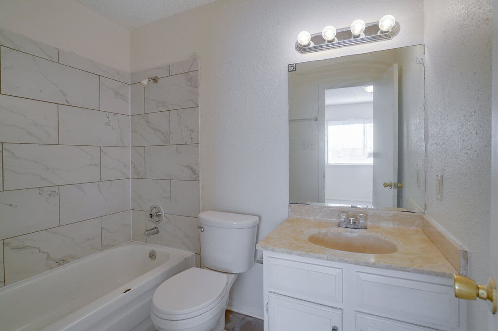 Austin Multiplex: 6713 Deatonhill Drive