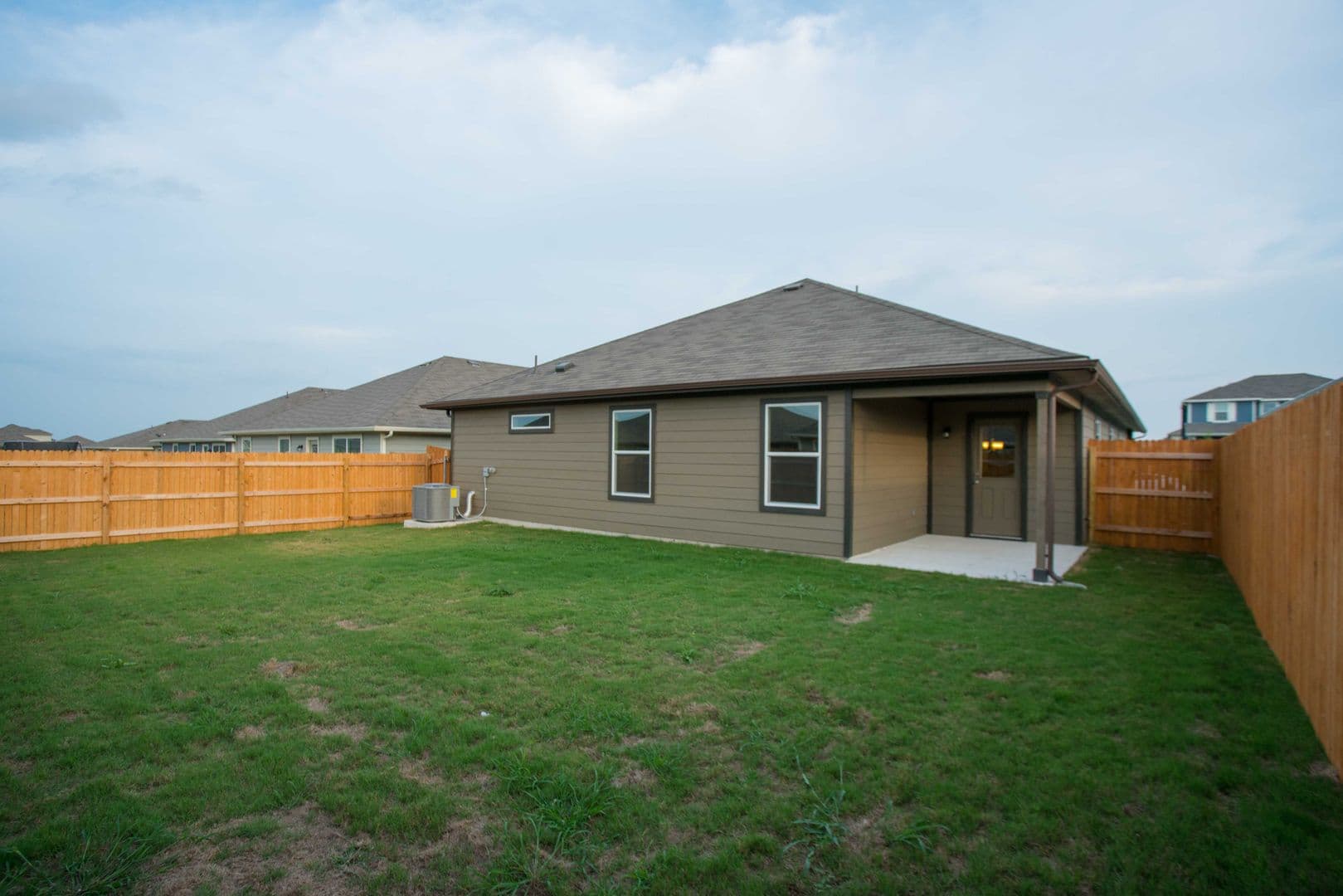 Hutto House: 142 Sulphur River Loop