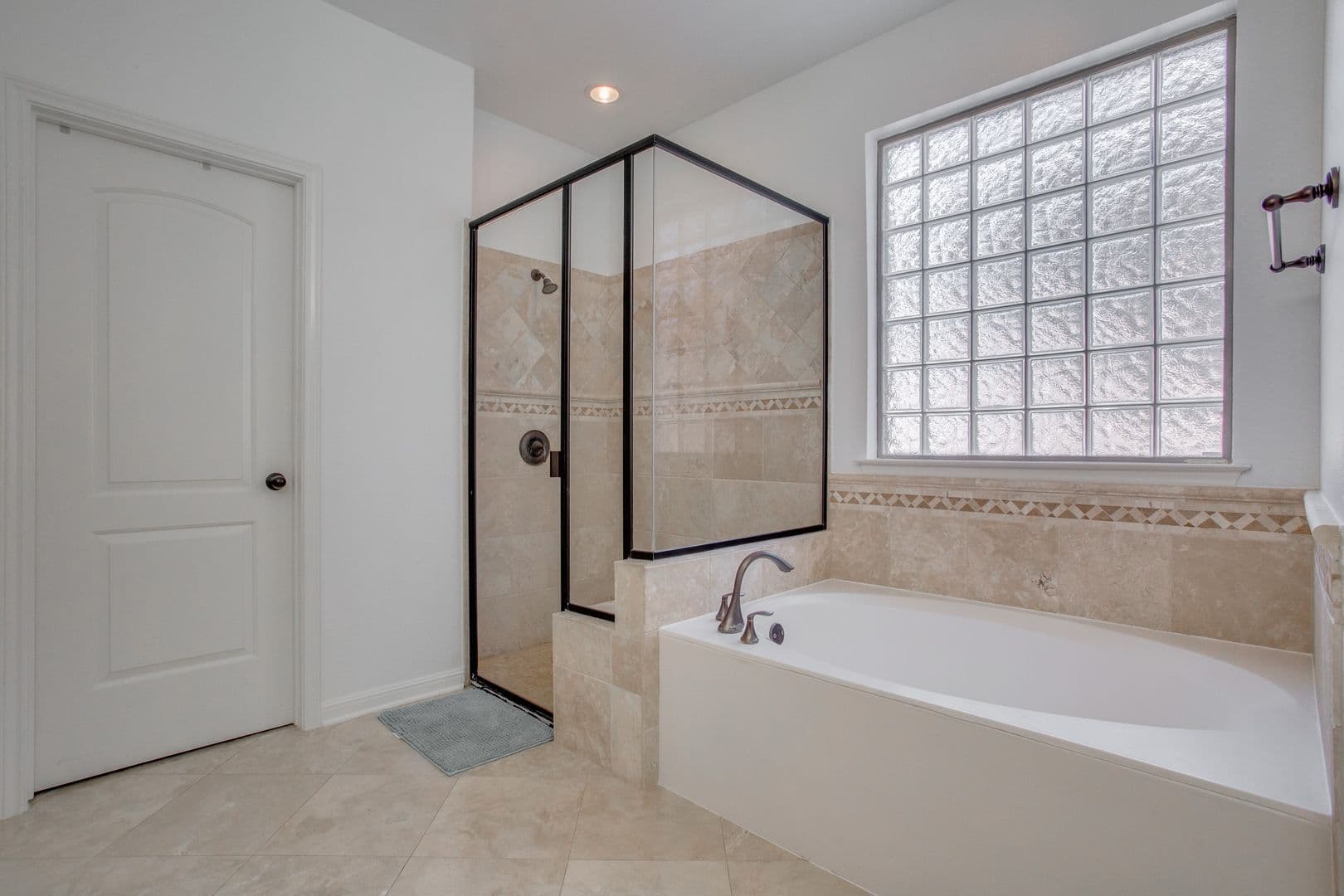 Austin House: 12221 Montclair Bend