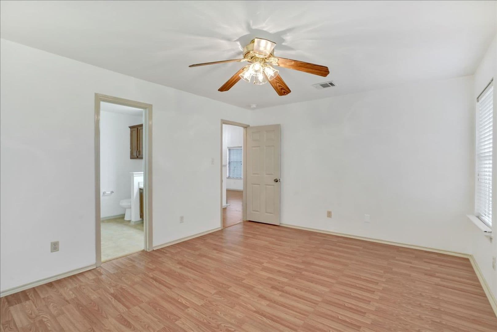 Leander House: 1405 Scottsdale Dr