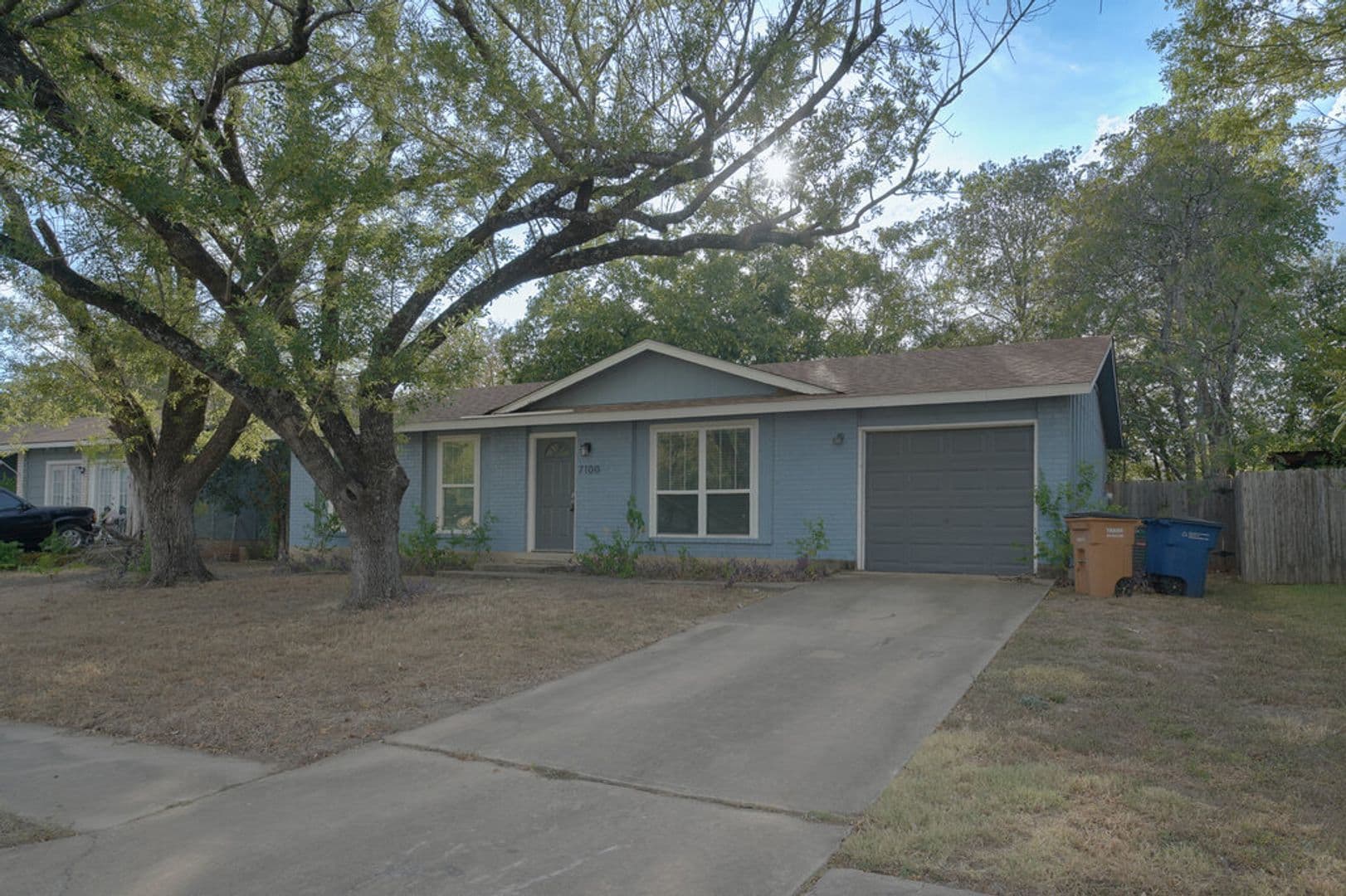 Austin House: 7100 Barnsdale Way - BAR
