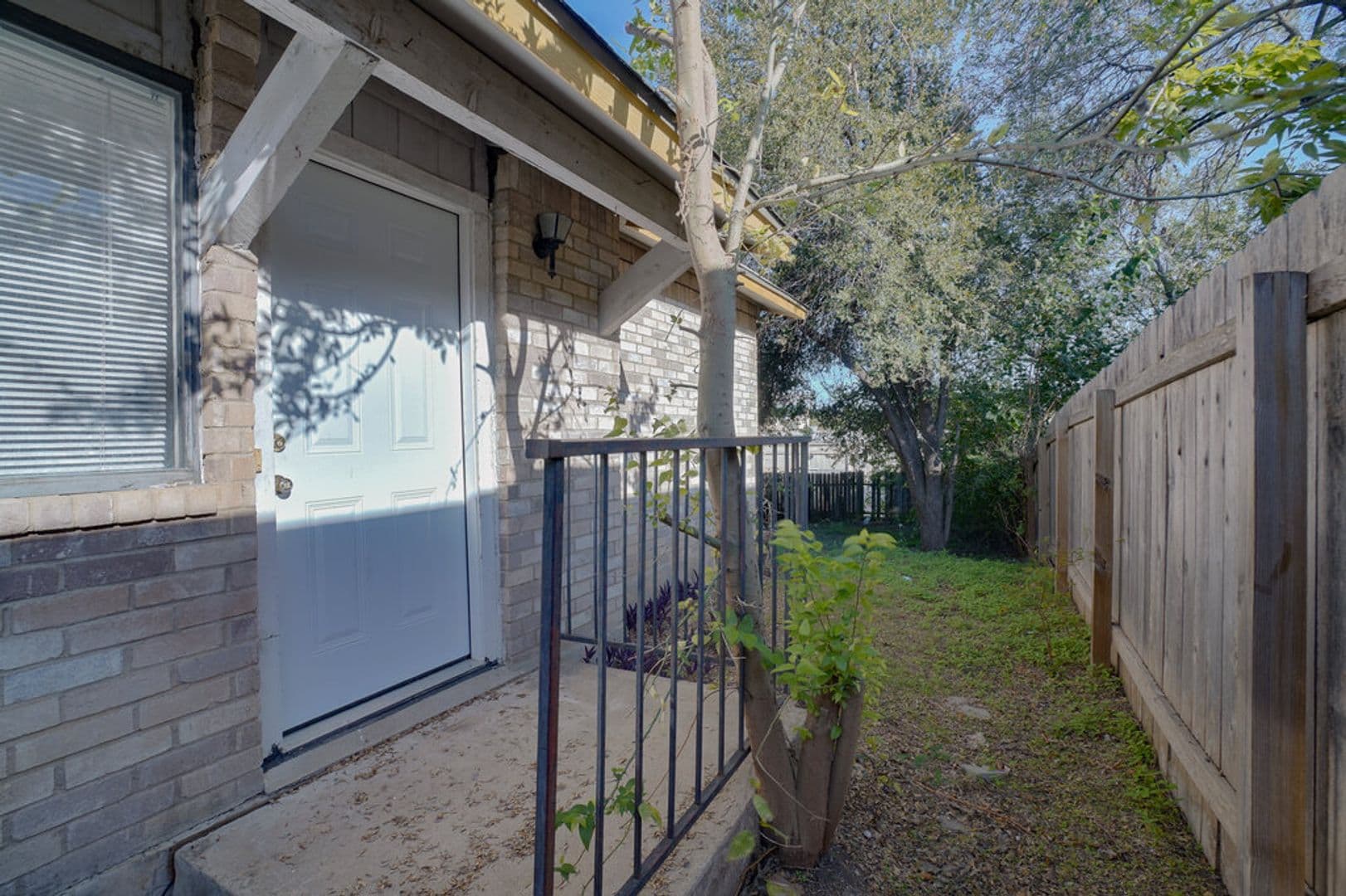 Austin Multiplex: 6713 Deatonhill Drive