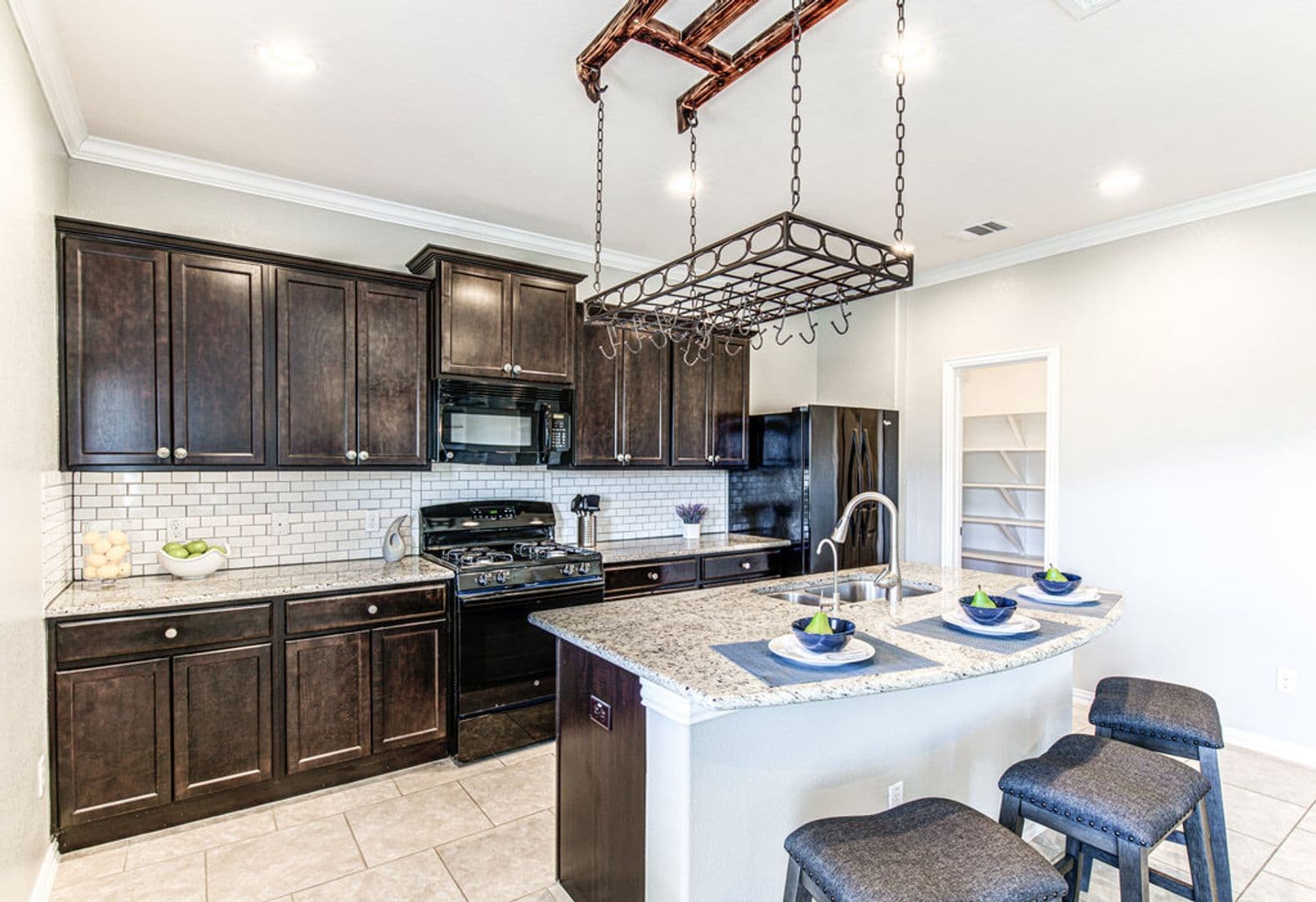 Leander House: 508 Nogales Ln