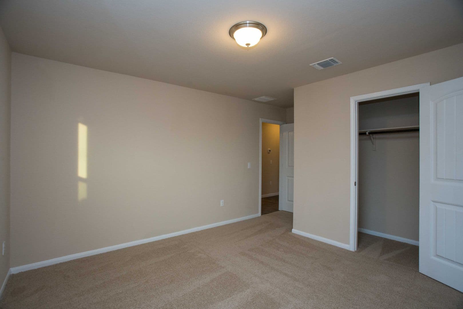 Hutto House: 142 Sulphur River Loop