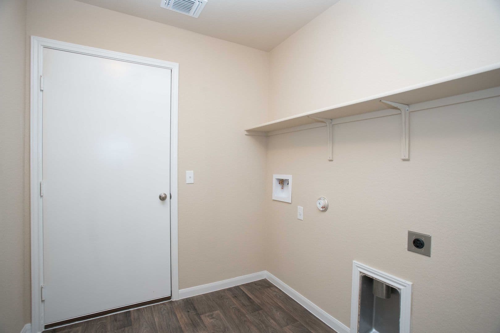 Hutto House: 142 Sulphur River Loop