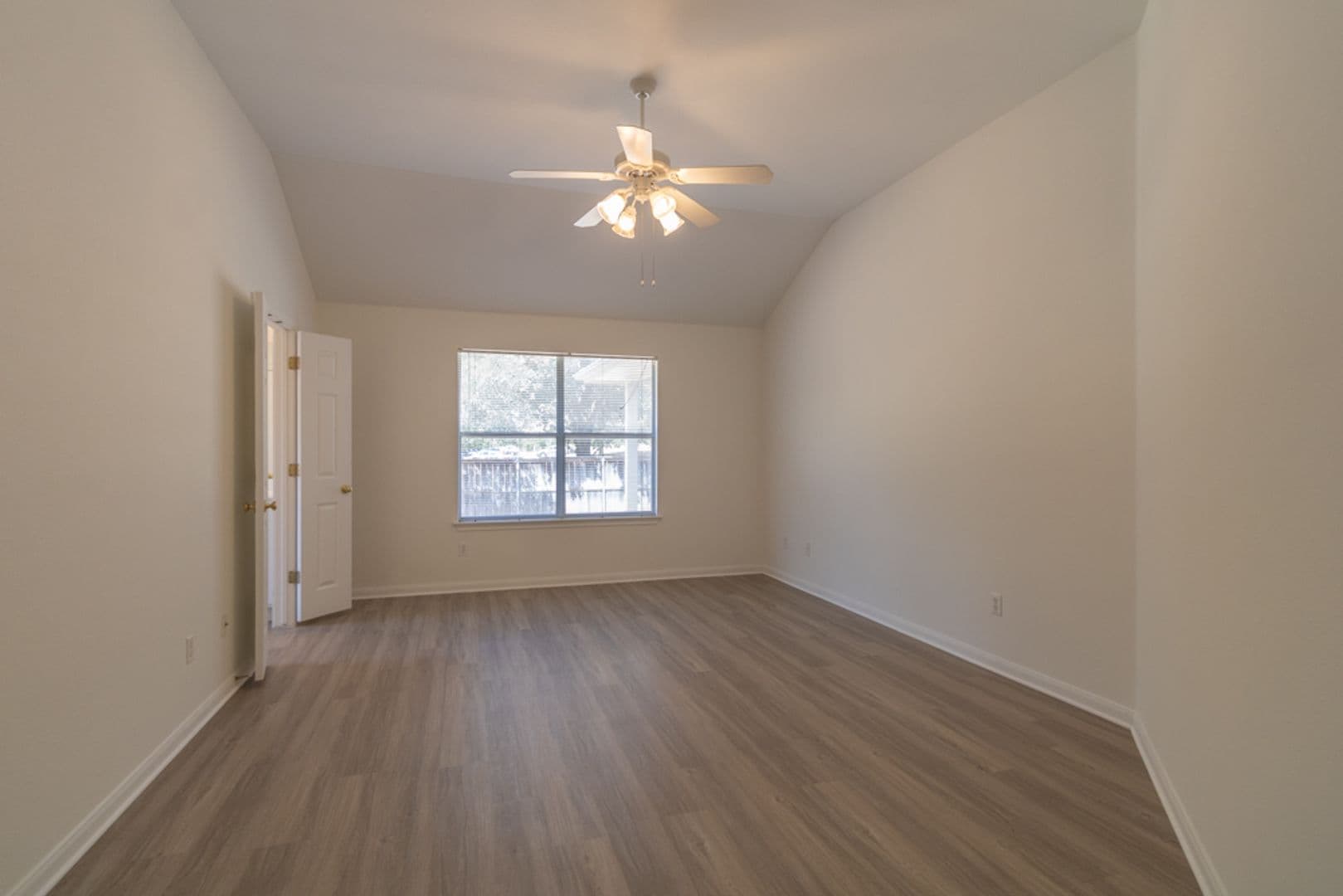 Round Rock House: 1010 Klondike Loop