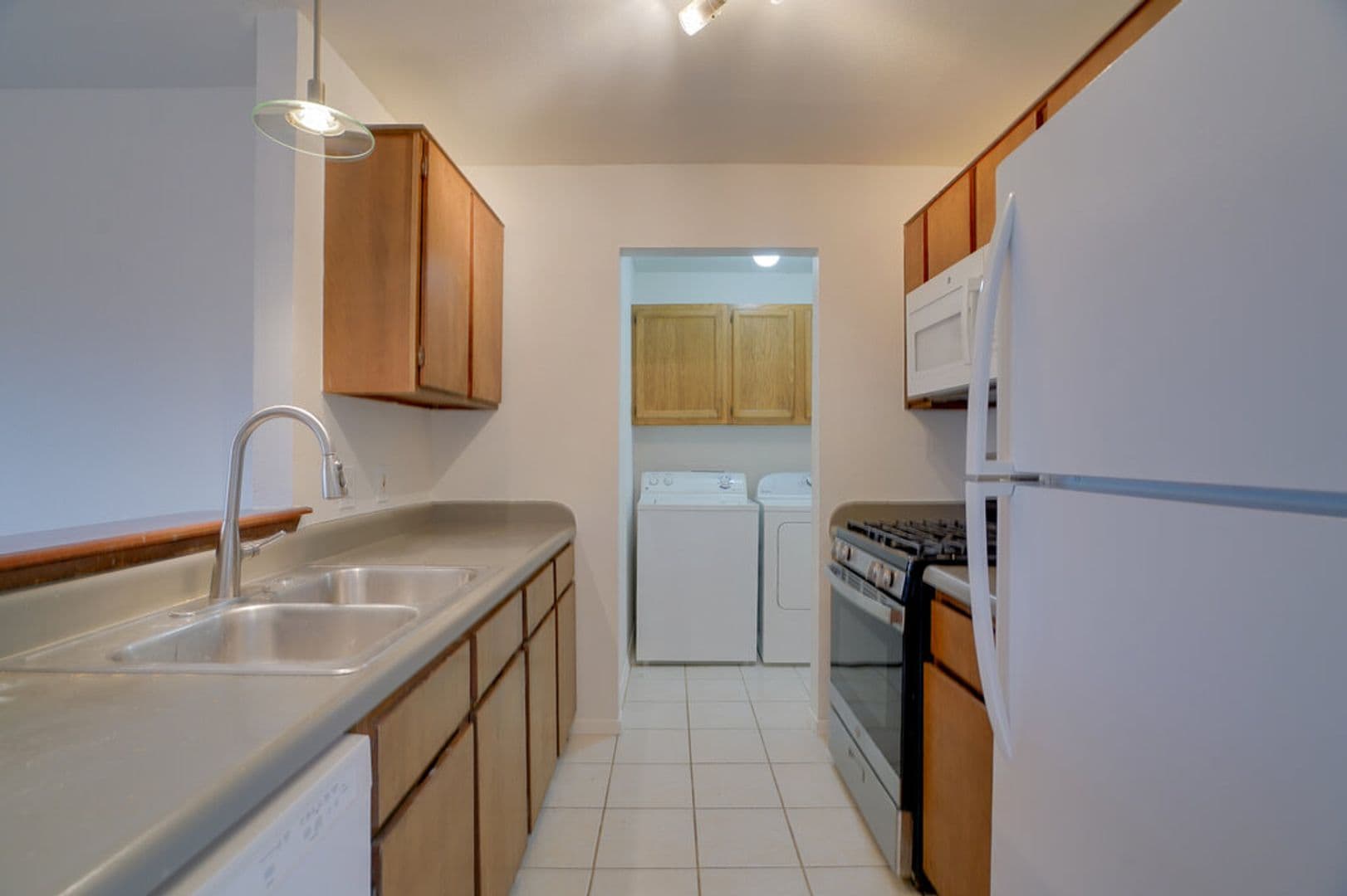 Austin House: 7100 Barnsdale Way - BAR