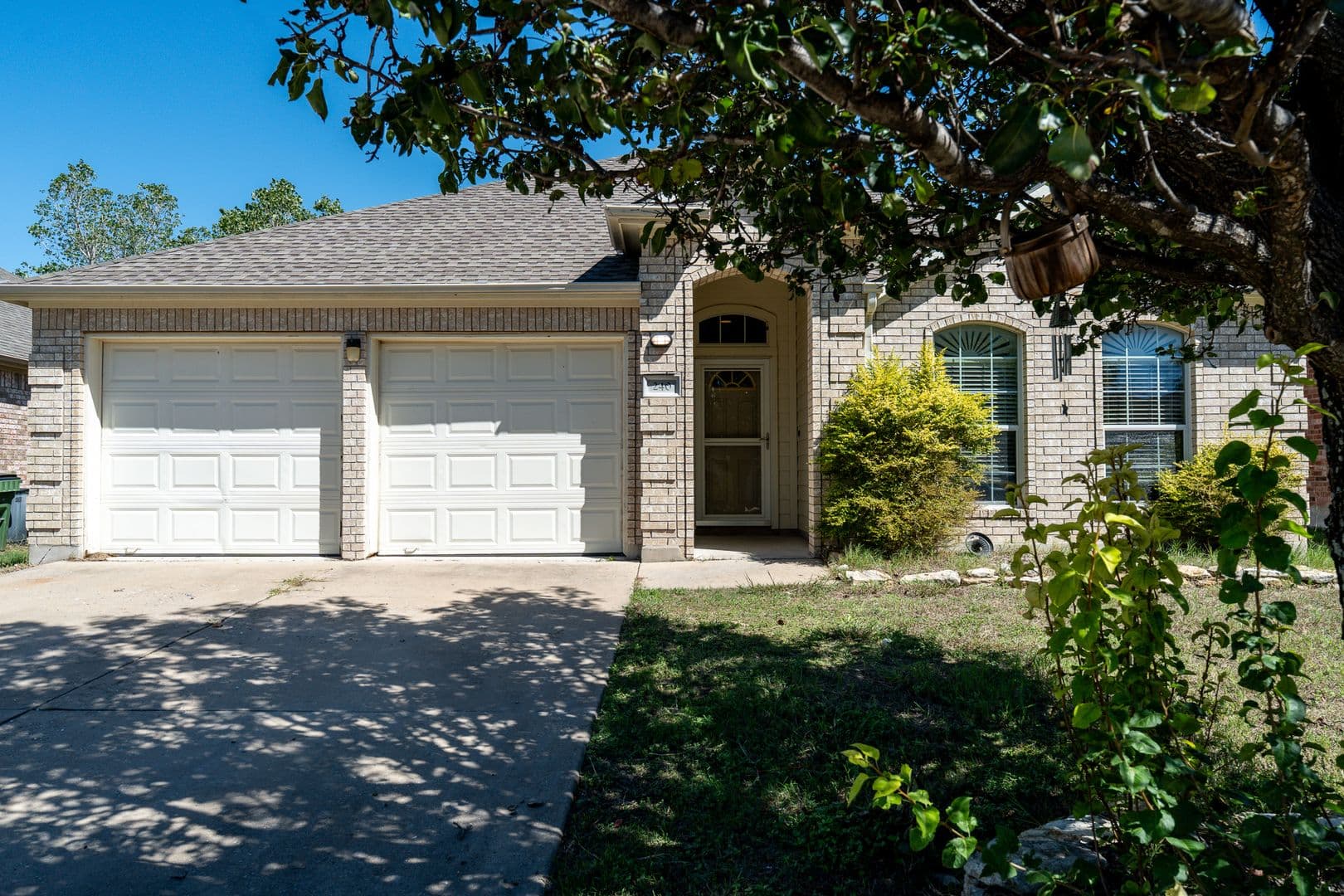 Leander House: 240 King Elder Ln