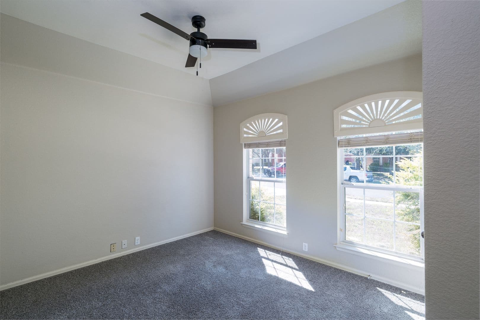 Leander House: 240 King Elder Ln
