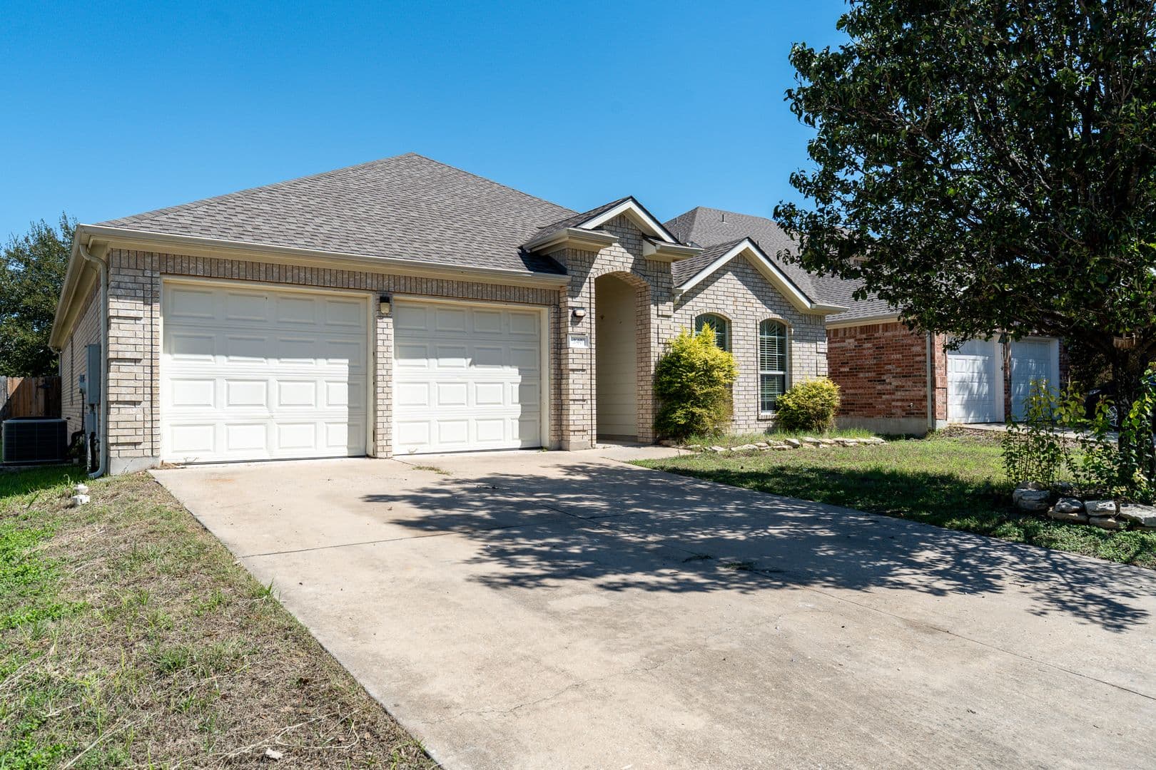 Leander House: 240 King Elder Ln
