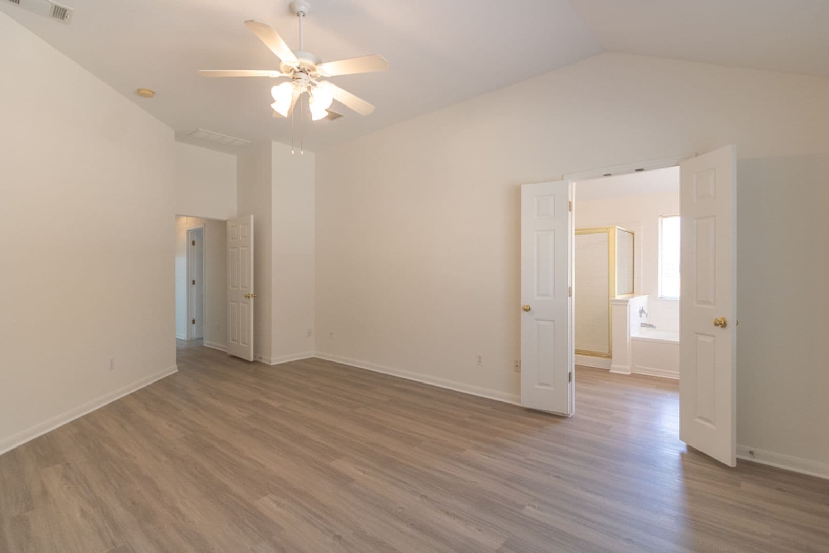 Round Rock House: 1010 Klondike Loop