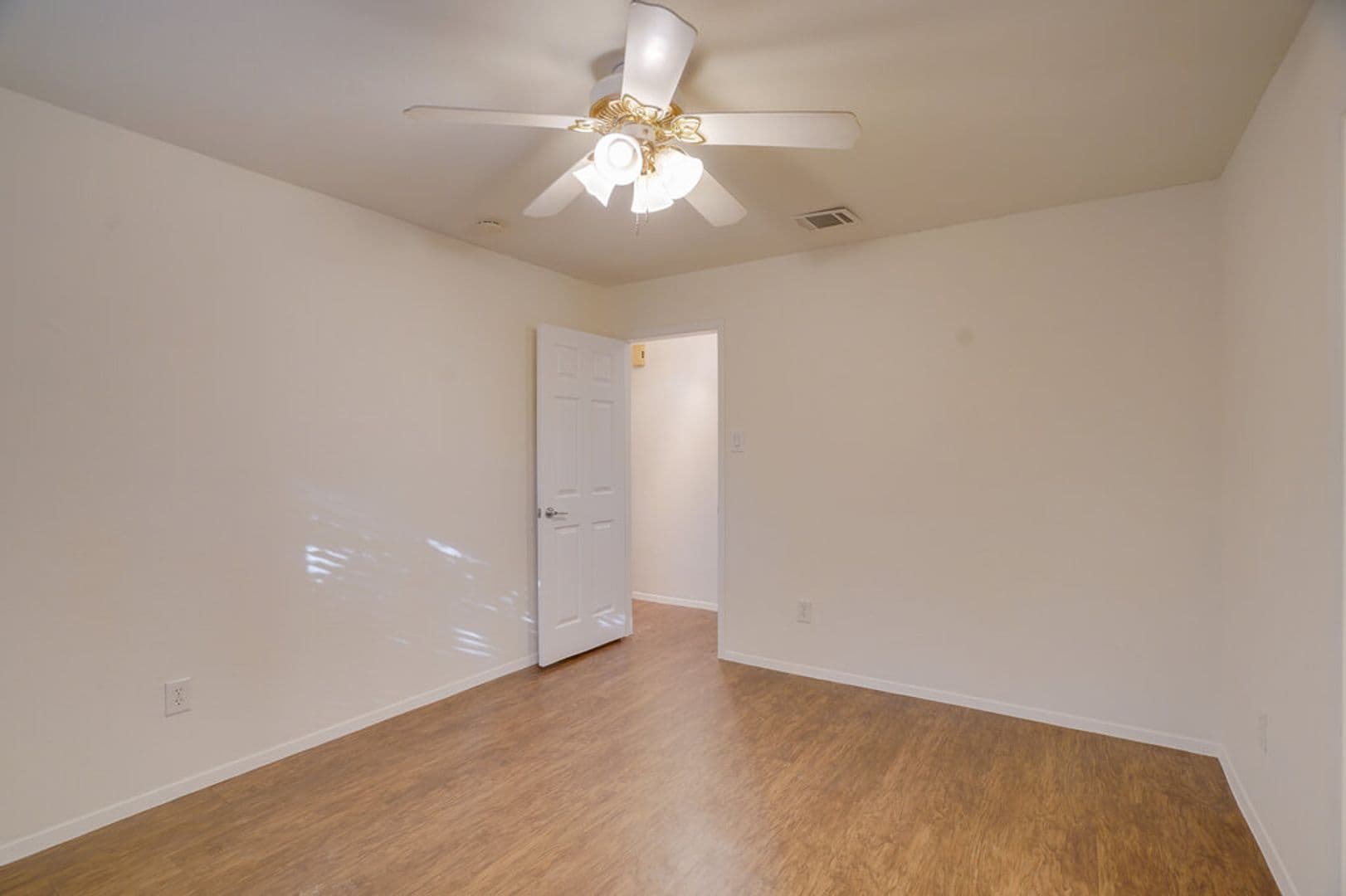 Austin House: 7100 Barnsdale Way - BAR