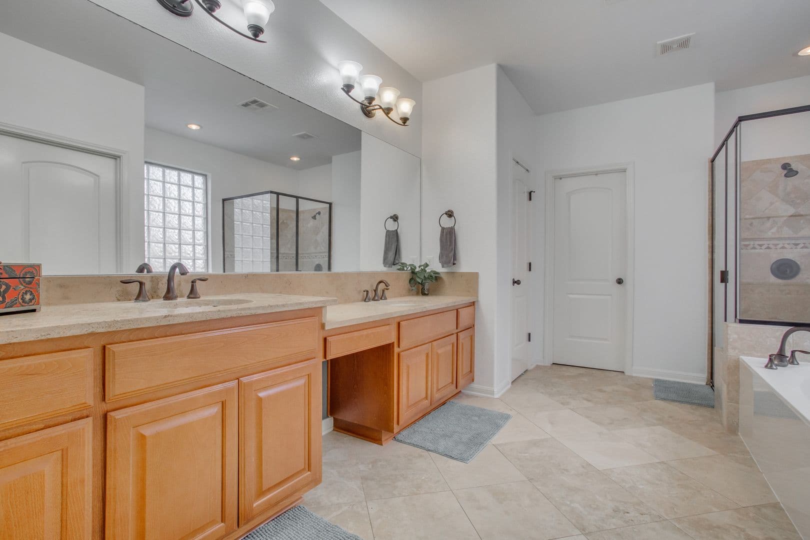 Austin House: 12221 Montclair Bend