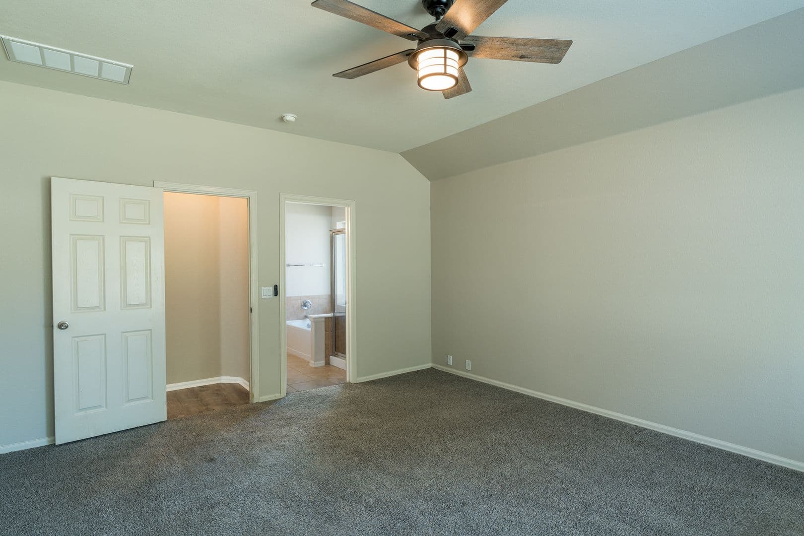 Leander House: 240 King Elder Ln