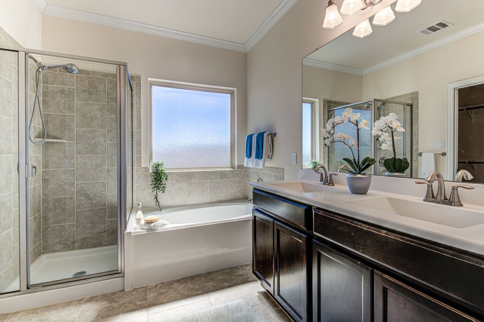 Leander House: 508 Nogales Ln