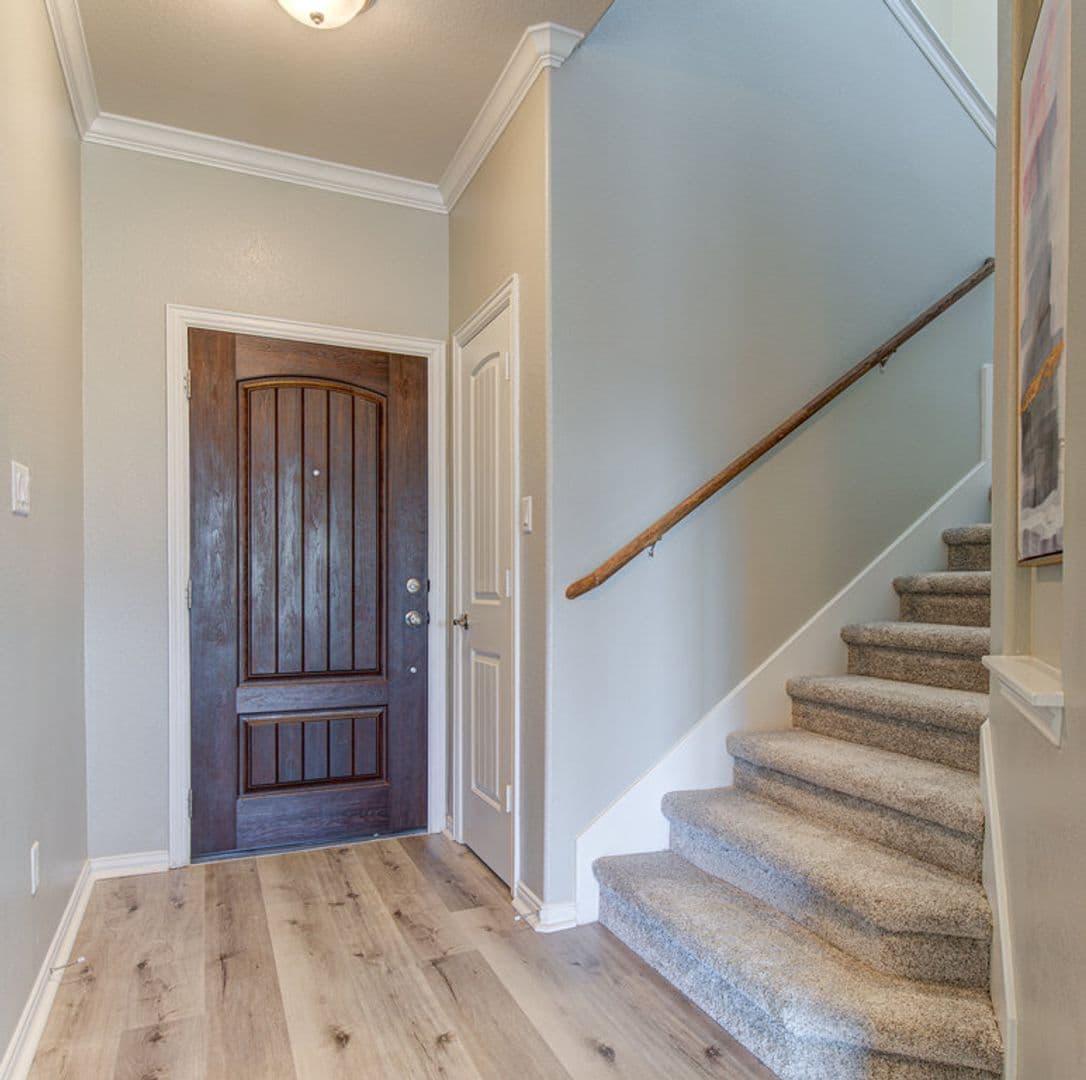 Leander House: 508 Nogales Ln