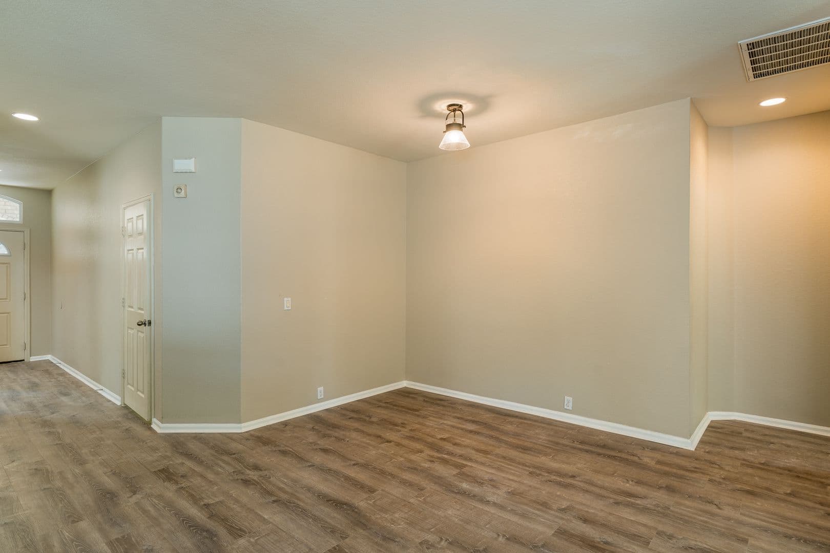 Leander House: 240 King Elder Ln