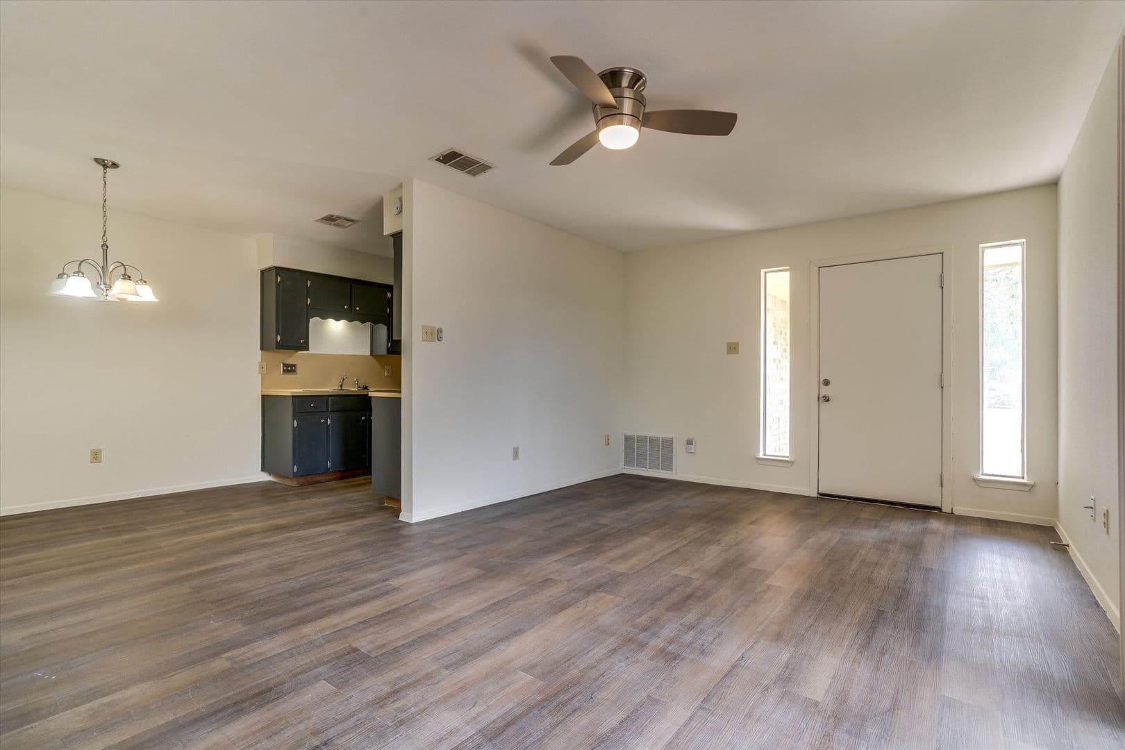 Round Rock House: 601 Misty Morning Way Unit #B