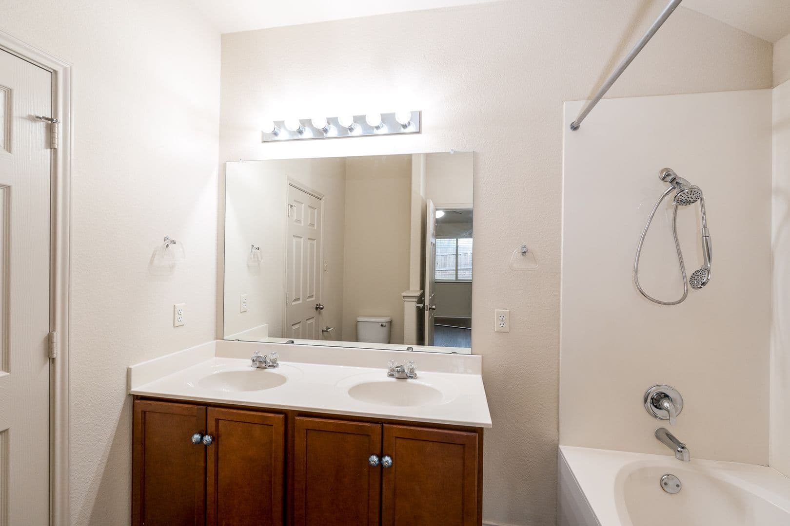 Jarrell House: 217 Azurite Dr