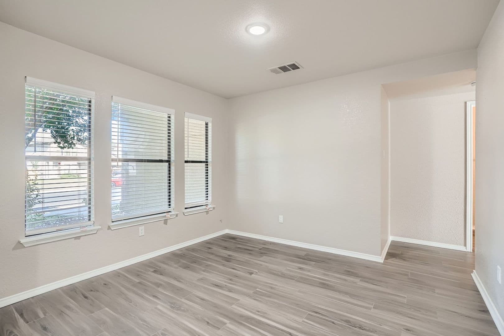 Round Rock House: 1211 Champion Dr