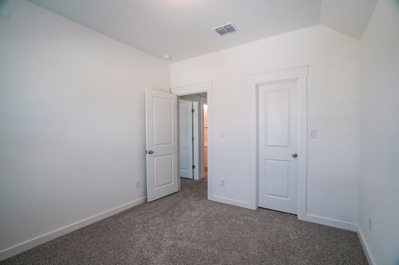 Taylor House: 124 Hartson Dr