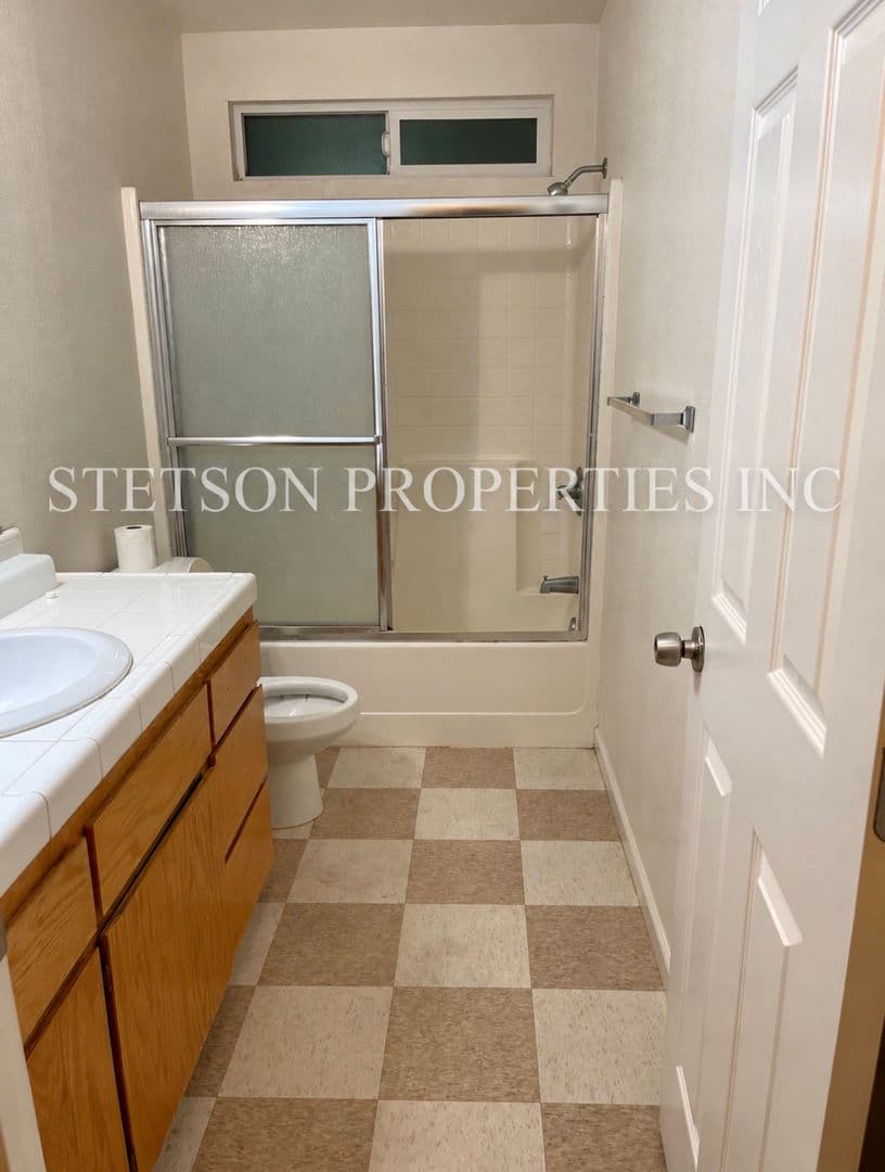 Porterville Apartment: 960 N Indiana #B