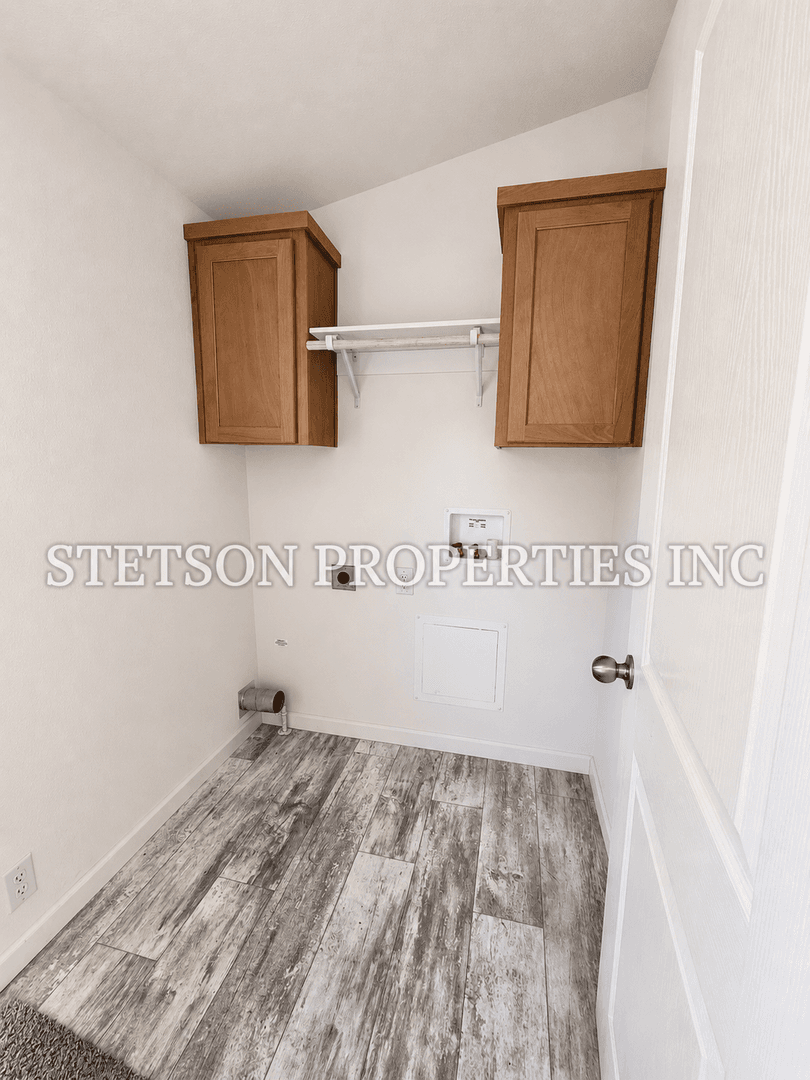 Porterville Apartment: 362 S Westwood, Unit A