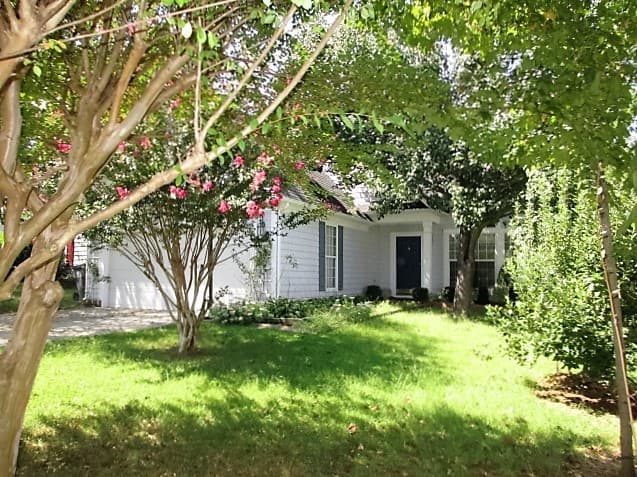 Holly Springs House: 113 Bracken Trail Circle