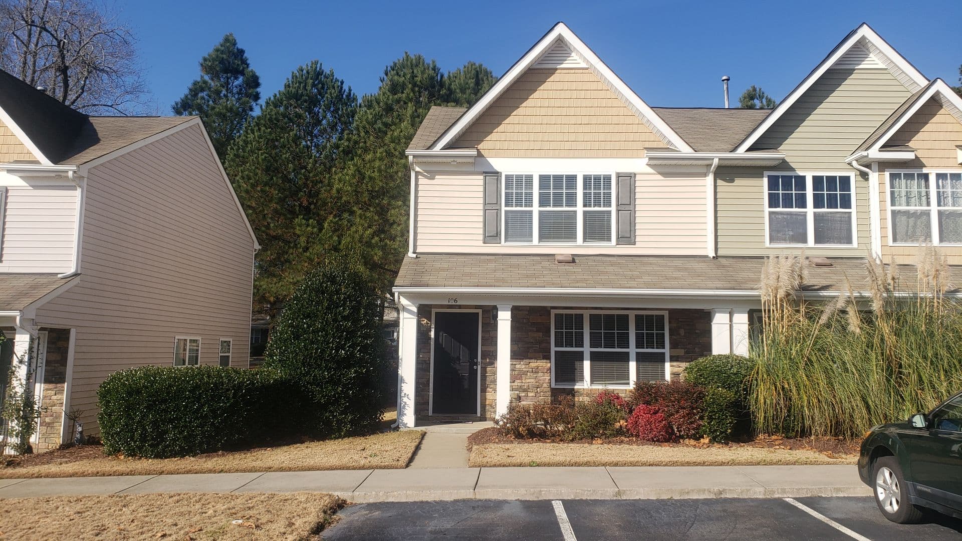 Apex Townhome: 106 Shelter Haven