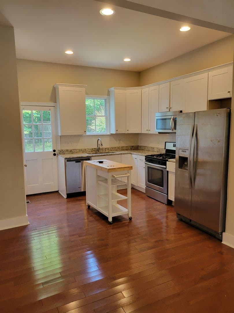 Raleigh House: 219 E. South Street