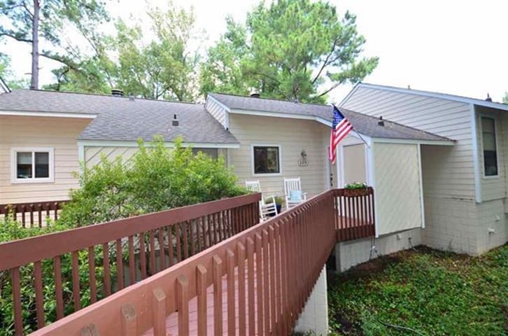 Cary Townhome: 105 Concannon Court