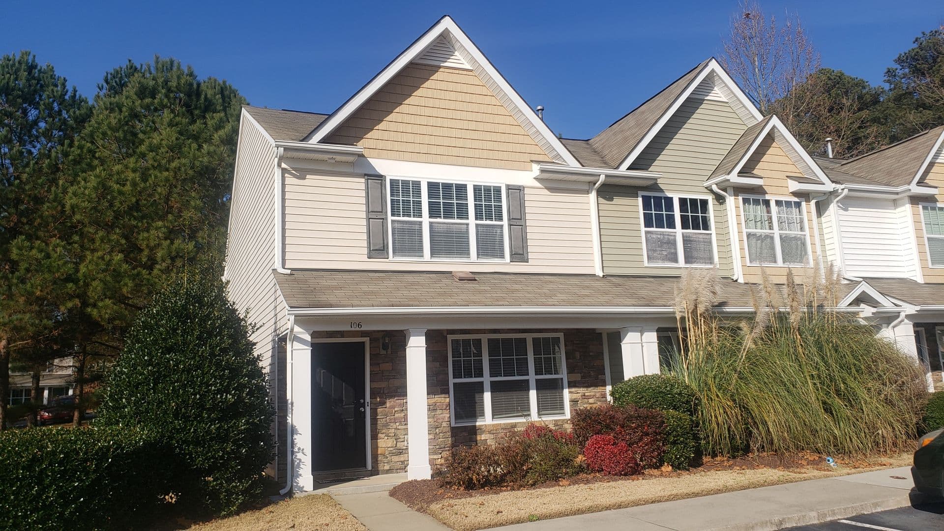 Apex Townhome: 106 Shelter Haven
