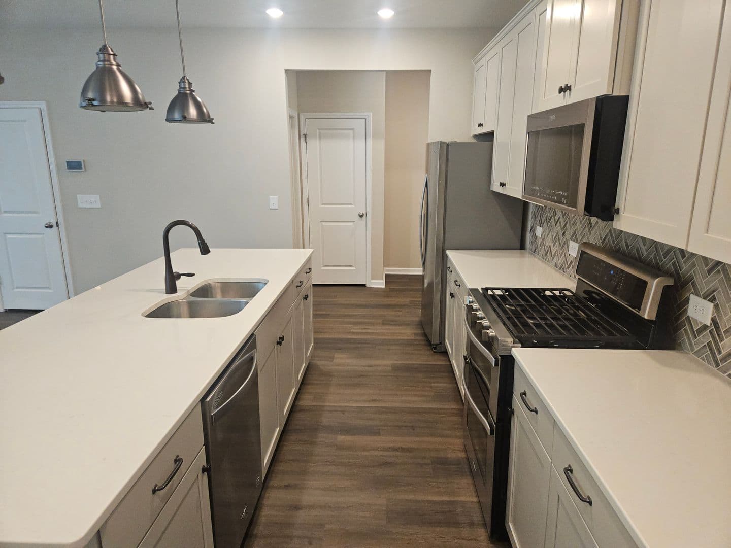 Cary House: 4219 Mahal Ave