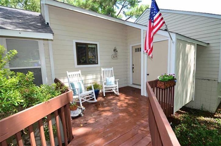 Cary Townhome: 105 Concannon Court