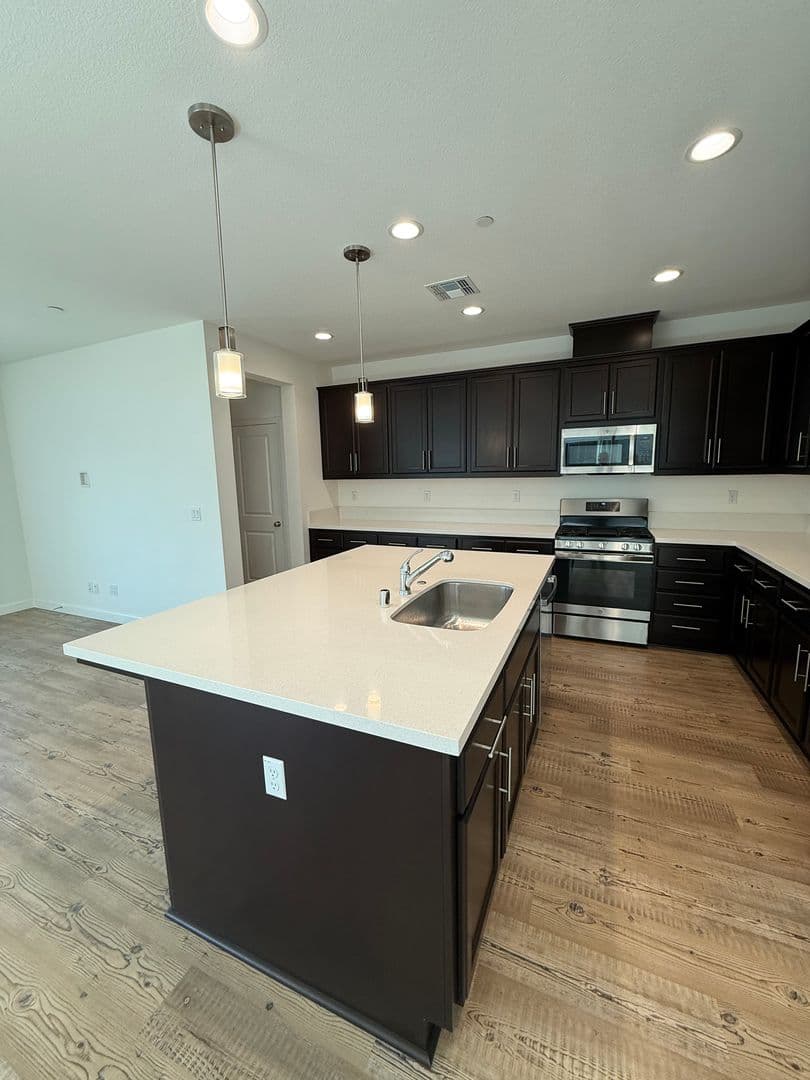 FAIRFIELD House: 2460 CINNABAR