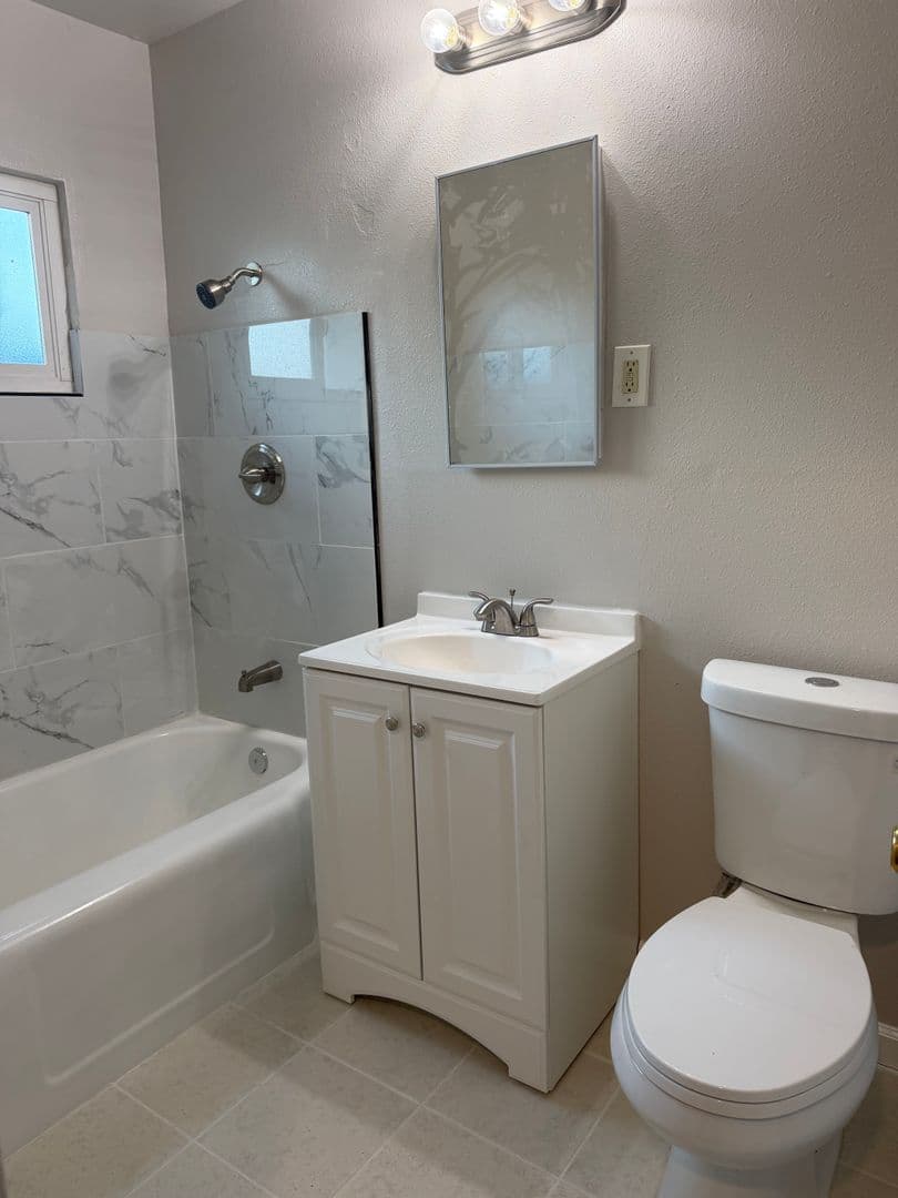Fairfield Apartment: 524 Carpenter Street
