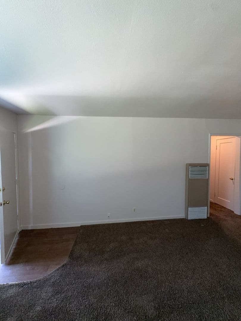 Fairfield Apartment: 518 Carpenter Street