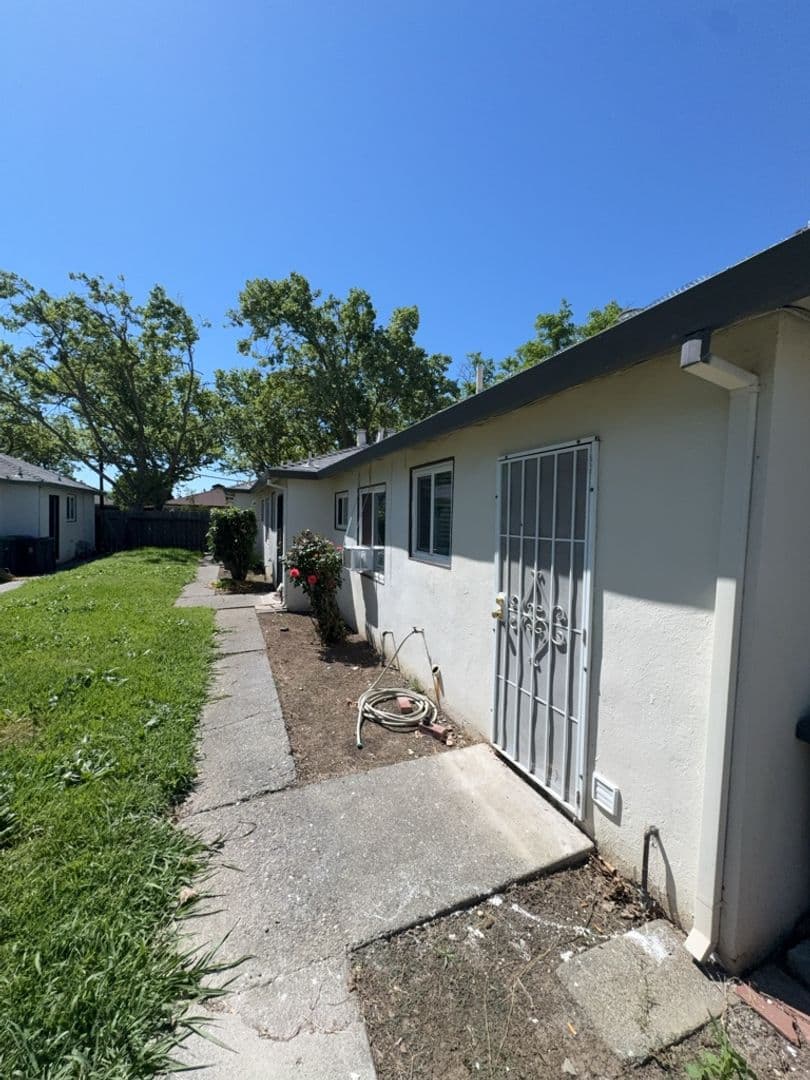 Fairfield Apartment: 518 Carpenter Street