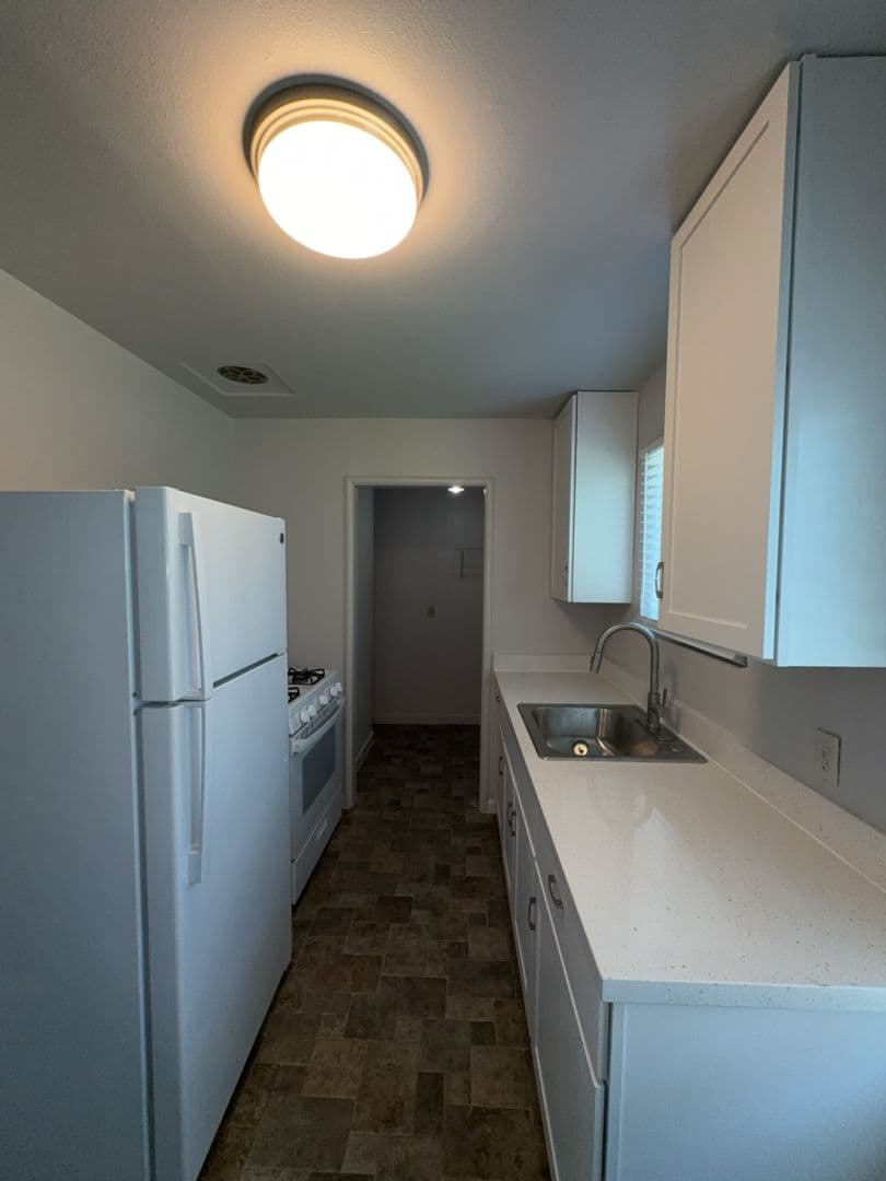 Fairfield Apartment: 518 Carpenter Street