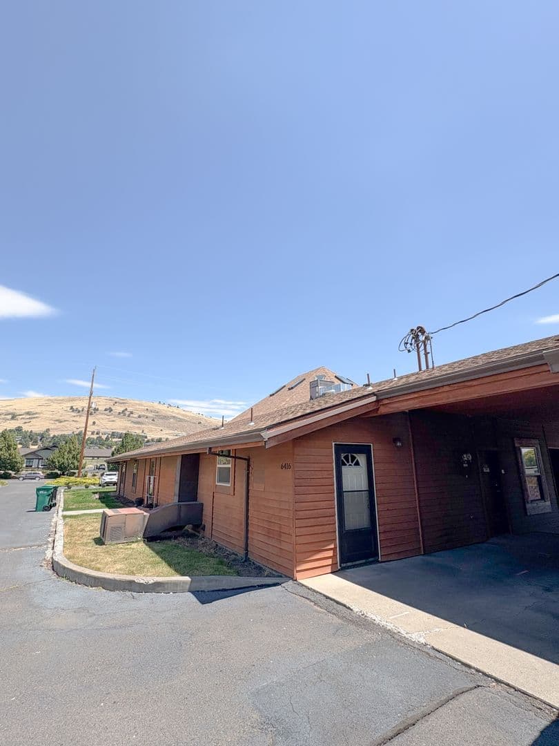Klamath Falls Apartment: 6412 S 6th Street