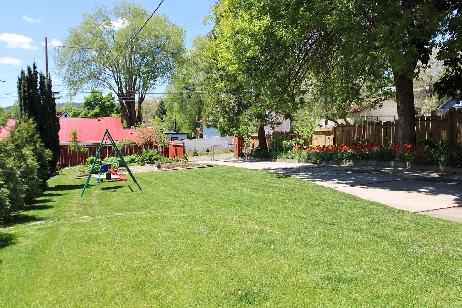 Klamath Falls Apartment: 510 Pacific Terrace
